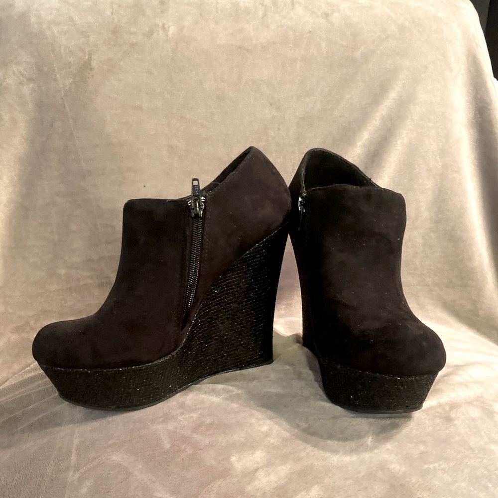 Black velvet and sparkle wedges